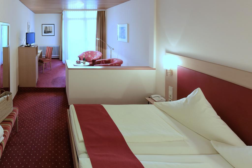 Hotel Hirschen Глоттерталь Экстерьер фото